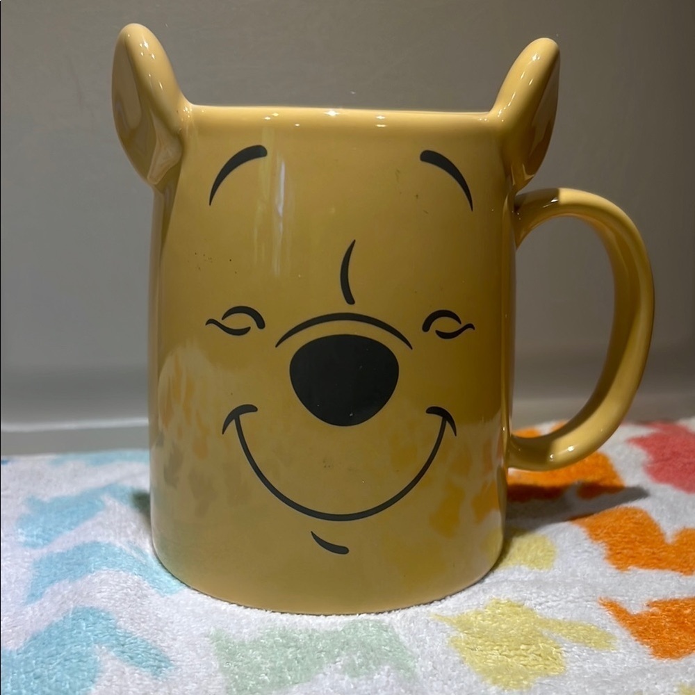 Winnie the Pooh, Disney mug. Hallmark Disney.